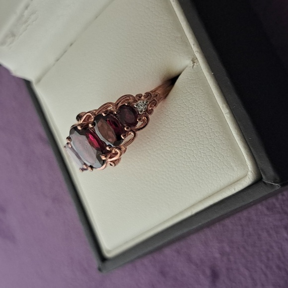 Tanzanian Wine Garnet and White Zircon Ring. - Picture 6 of 9